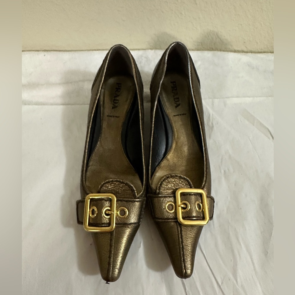 PRADA Women's leather Metallic Buckle shoe